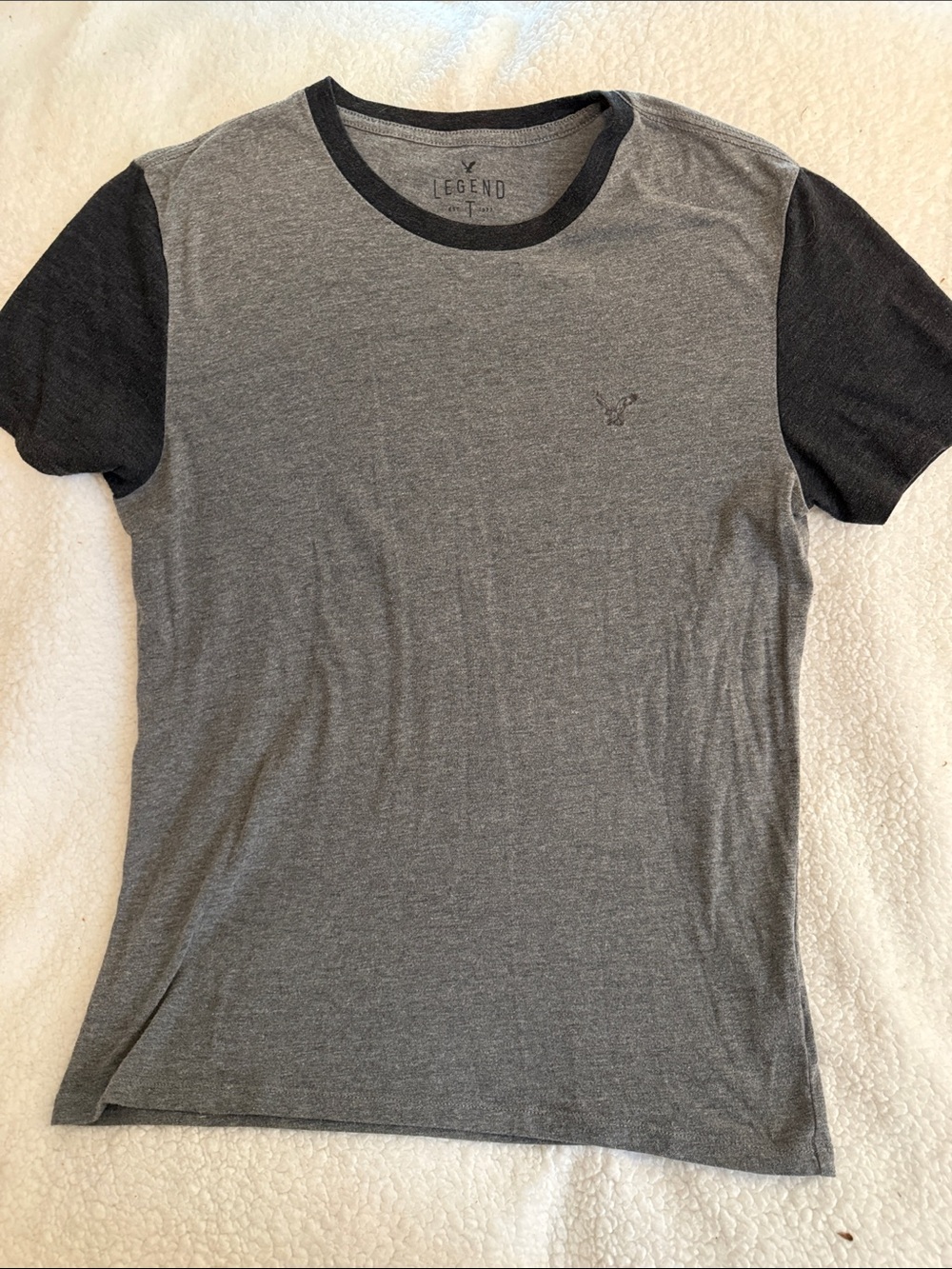 American Eagle Outfitters Gray Body with Black Short Sleeve Tee